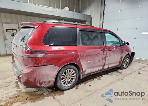 2013 Toyota Sienna Xle z USA, uszkodzony, nr VIN 5TDYK3DC3DS308219